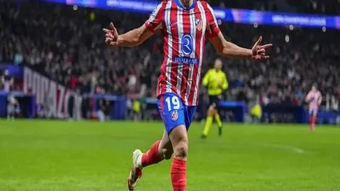 吉腾斯进球格罗斯造点，多特与门兴1-1握手言和